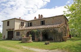 Tuscan house in Siena area for sale for 790,000 €