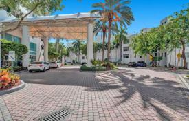 Condo – Miami Beach, Florida, USA for $399,000