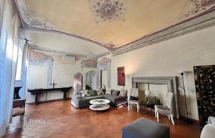 Duplex apartment in a prestigious historic residence with an elevator, in the heart of Florence, Italy for 1,990,000 €