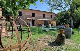Property with holiday farm and vineyard for sale in Sinalunga Tuscany for 990,000 €