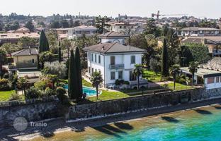 Historic villa with its own pier, Decenzano del Garda, lake Garda, Italy for 16,000,000 €