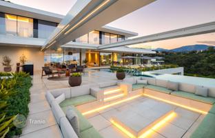 8-bedroom villa 1,445 m² in Benahavis for 10,800,000 €