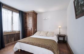 AUTHENTIC VILLAGE HOUSE 7 ROOMS — BREATHTAKING VIEW for 2,100,000 €