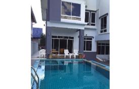Spacious house with 5 bedrooms and swimming pool in Jomtien for $463,000