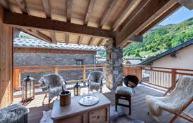 AUTHENTIC CHALET IN THE HEART OF A BELLEVILLOIS VILLAGE for 3,700,000 €