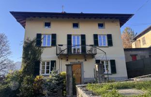 5-bedroom villa in Nesso for 950,000 €