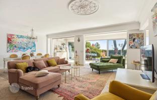 Exceptional seafront apartment with a garden and a parking in Palm Beach, Cannes, France for 2,750,000 €