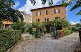 20th century villa for sale in Pienza Tuscany for 1,600,000 €