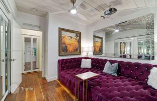 5-bedroom house 306 m² in Miami Beach for $4,600,000