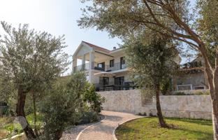 Modern villa with a garden and sea views, in Tripovici, Tivat, Montenegro for 1,250,000 €