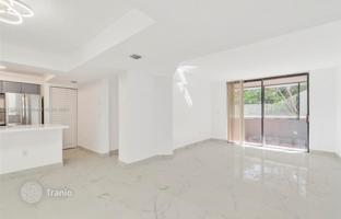 2-bedroom apartments in condo 106 m² in West End for $340,000
