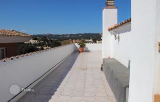 Sunny penthouse with a large terrace and a sea view in a building with a garden and a swimming pool, Lloret de Mar, Spain for 398,000 €