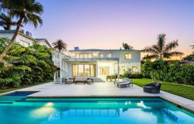 Classic villa with a private garden, a pool, a garage and a terrace, Miami Beach, USA for 1,635,000 €