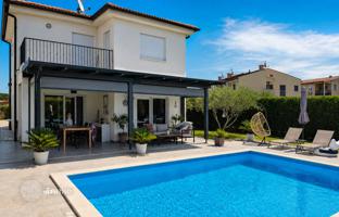3-bedroom house 140 m² in Porec for 570,000 €