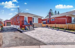 12-bedroom house in Scarborough for C$2,064,000