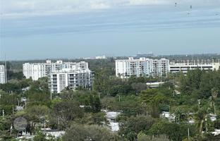 2-bedroom apartments in condo 84 m² in North Miami for $300,000