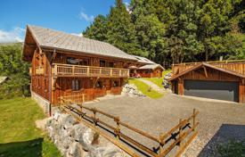 Luxury chalet with a swimming pool, a jacuzzi and a sauna, Port du Soleil, France for 8,900 € per week