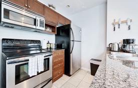 Apartment – Queens Quay West, Old Toronto, Toronto,  Ontario,   Canada for C$821,000