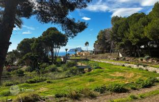 Land plot 1,000 m² in Moraira for 800,000 €