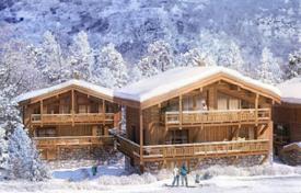 New residence with four chalets, 100 meters from the ski slopes, Courchevel, France for From 4,100,000 €