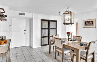 2-bedroom apartments in condo 120 m² in South Ocean Drive for $449,000