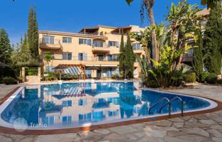 2-bedroom penthouse in Peyia for 305,000 €