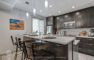 9-bedroom house in York for C$1,346,000