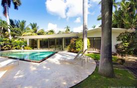 Comfortable villa with a pool, a garage and a terrace, Miami Beach, USA for $6,995,000