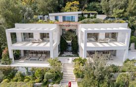 Four-storey villa with a pool, a garden and sea views in Saint-Jean-Cap-Ferrat, Cote d'Azur, France for 64,000 € per week