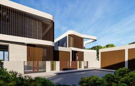 Villas in a modern complex for 790,000 €