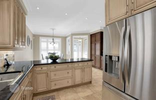 10-bedroom house in North York for C$2,375,000