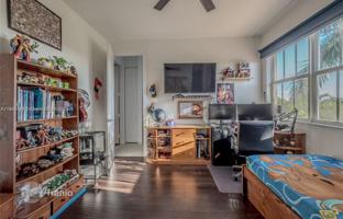4-bedroom house 338 m² in Parkland for $950,000