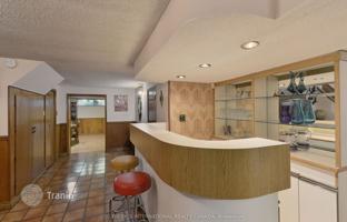 9-bedroom house in Etobicoke for C$1,882,000