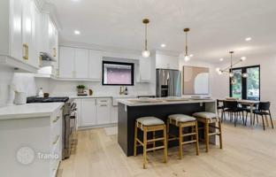 11-bedroom house in Etobicoke for C$2,119,000