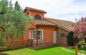 Traditional villa with a garden, a swimming pool and a parking, Follonica, Italy for 3,900 € per week