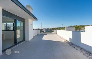 2-bedroom penthouse 131 m² in Estepona for 575,000 €
