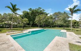 Luxury villa with a backyard, a swimming pool, terraces and three garages, Pinecrest, USA for $4,550,000