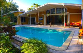 Comfortable villa with a backyard, a swimming pool and a terrace, Pinecrest, Miami, USA for $1,895,000