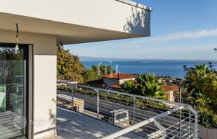 First class apartment with lake views in a complex with a swimming pool and a park, Padenghe sul Garda, Italy for 950,000 €
