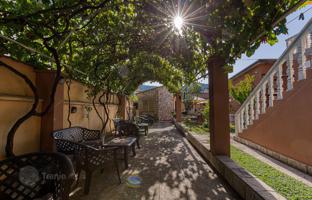 15-bedroom villa 1,500 m² in Budva city for 2,270,000 €