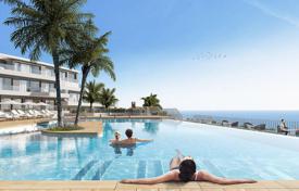 Top floor apartment with 4 bedrooms, spacious terrace and sea views in Águilas for 646,000 €