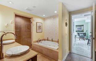 3-bedroom apartments in condo 142 m² in Collins Avenue for $2,095,000