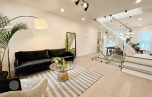 9-bedroom townhouse in Old Toronto for 959,000 €