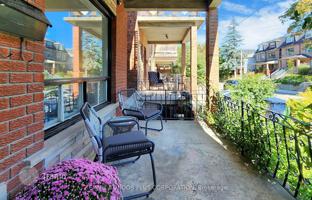 10-bedroom townhouse in Montrose Avenue for C$1,871,000