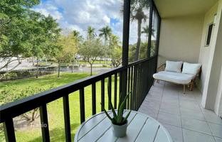 3-bedroom apartments in condo 97 m² in West End for $340,000
