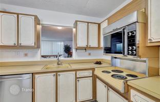 2-bedroom apartments in condo 103 m² in North Miami Beach for $275,000