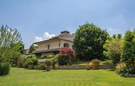 Luxurious villa for sale near Arezzo in Tuscany for 1,500,000 €