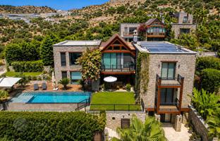 5-bedroom villa 450 m² in Gümüşlük for 222,113,000 TRY