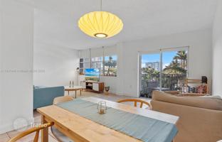 2-bedroom apartments in condo 104 m² in North Miami for $399,000