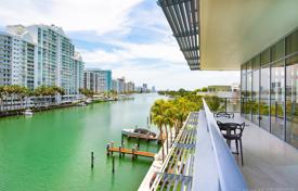 Comfortable apartment with ocean views in a residence on the first line of the beach, Miami Beach, Florida, USA for $1,299,000
